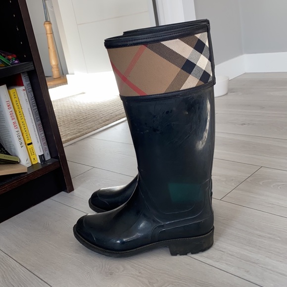 Burberry Rainboots - Picture 3 of 4